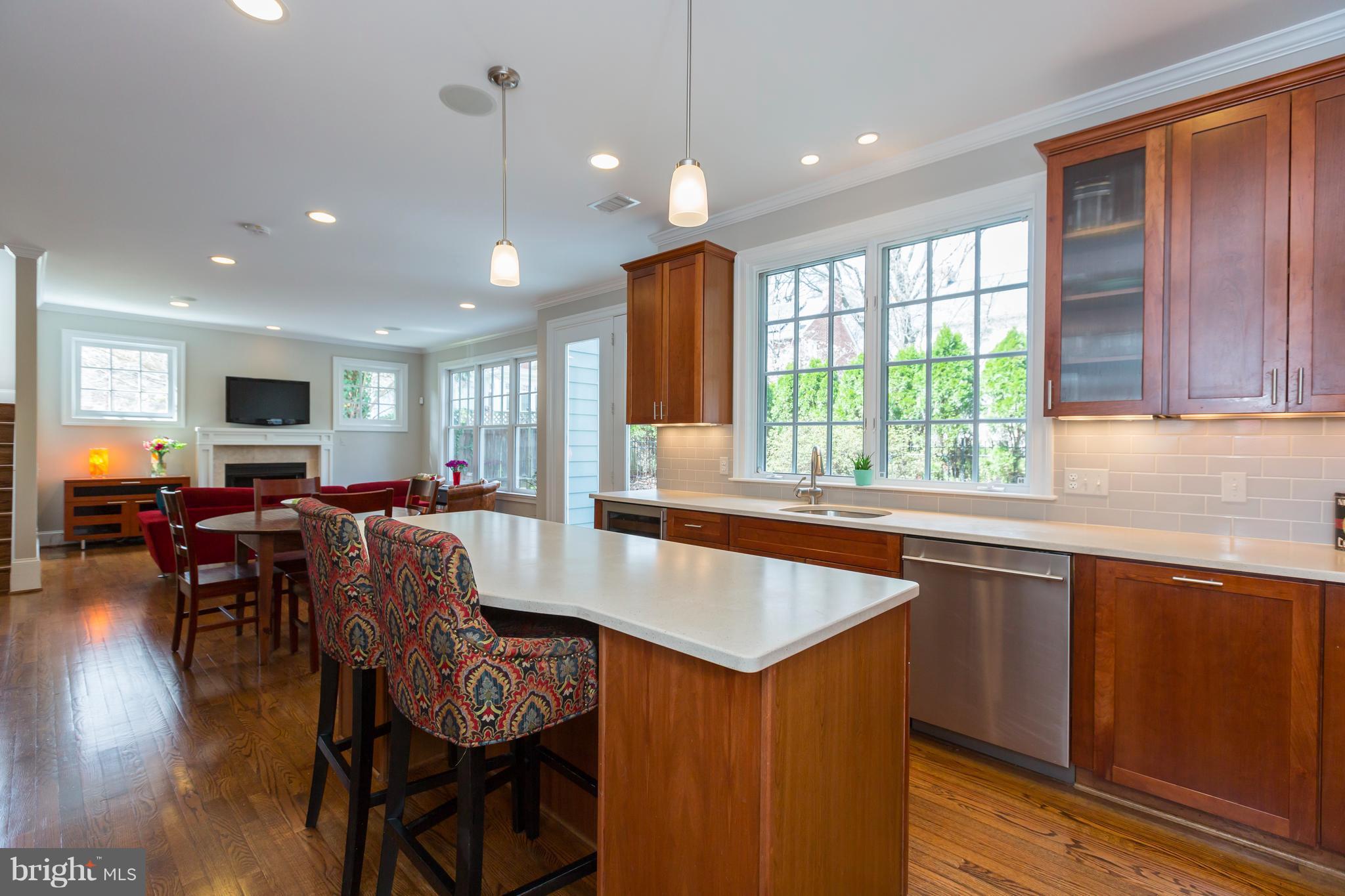 4613 Sleaford Road Bethesda, MD 20814 - Photo 5 of 29 Large Kitchen Island