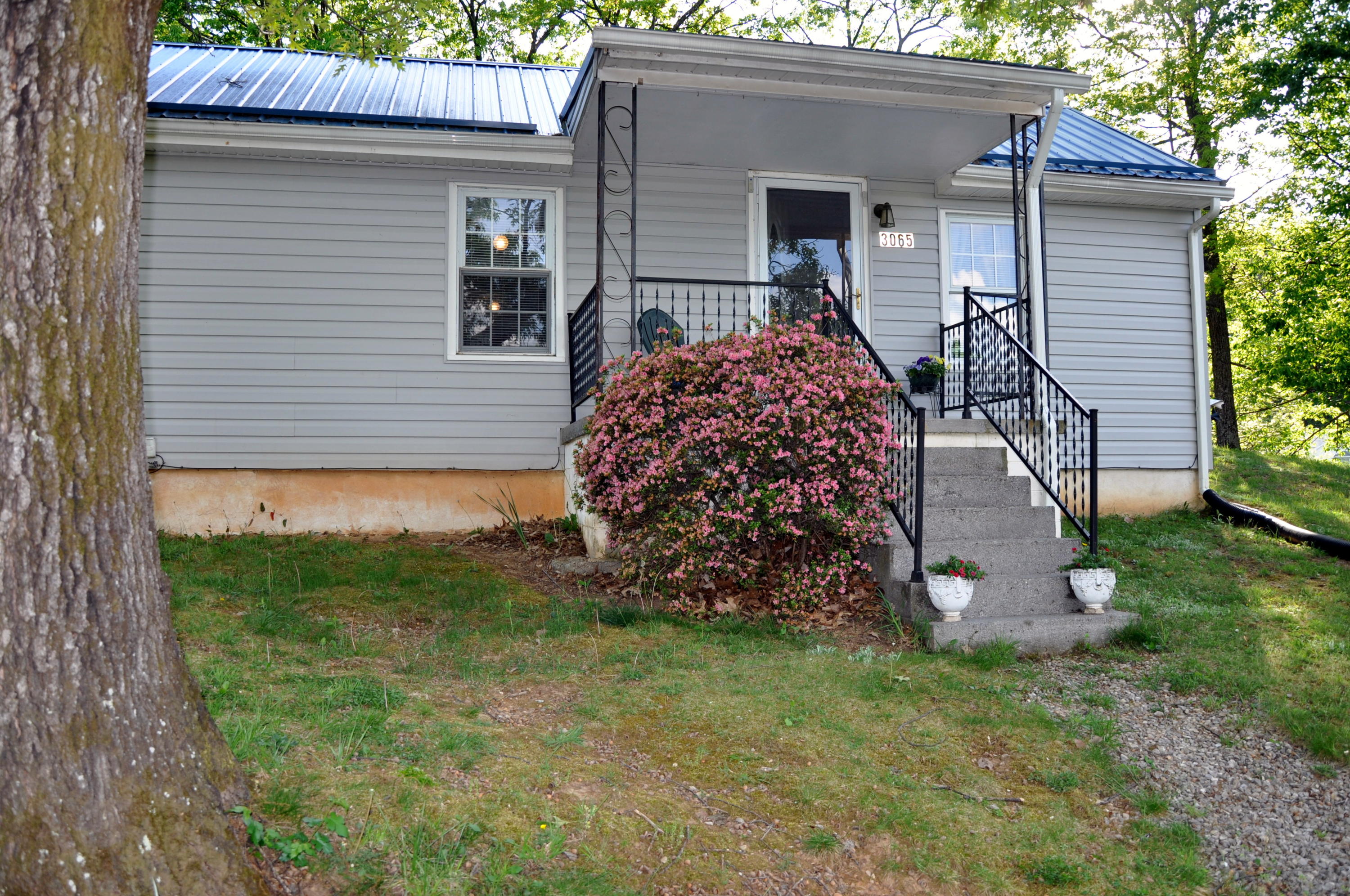3065 Mowles Road Salem, VA 24153 - Photo 2 of 75 FRONT PORCH