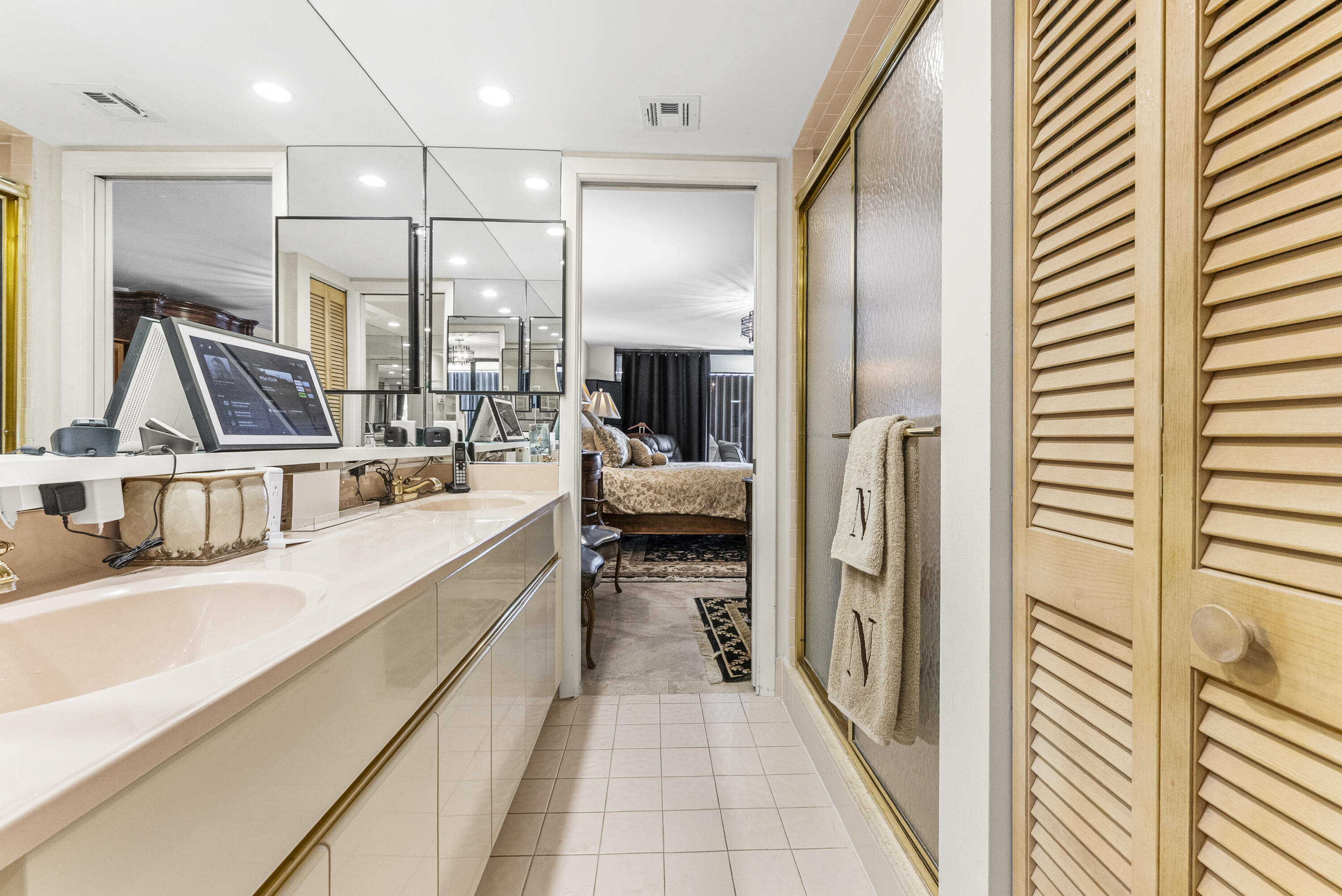 1167 Hillsboro Mile, Unit 709 Pompano Beach, FL 33062 - Photo 19 of 59 DSC03018