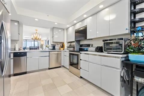 $1,500,000 | 1167 Hillsboro Mile, Unit 709, Pompano Beach, FL 33062