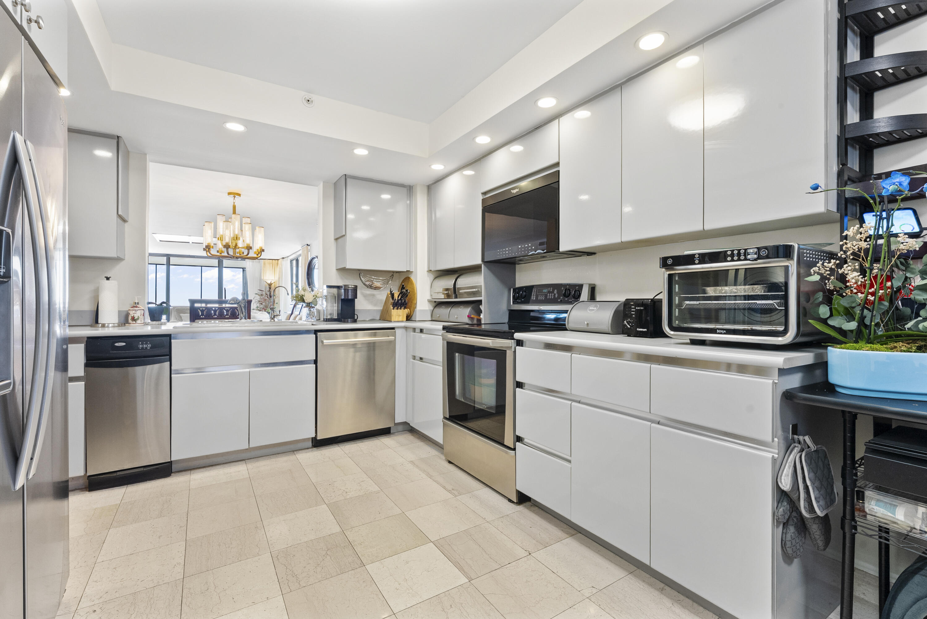 1167 Hillsboro Mile, Unit 709 Pompano Beach, FL 33062 - Photo 23 of 59 DSC03073