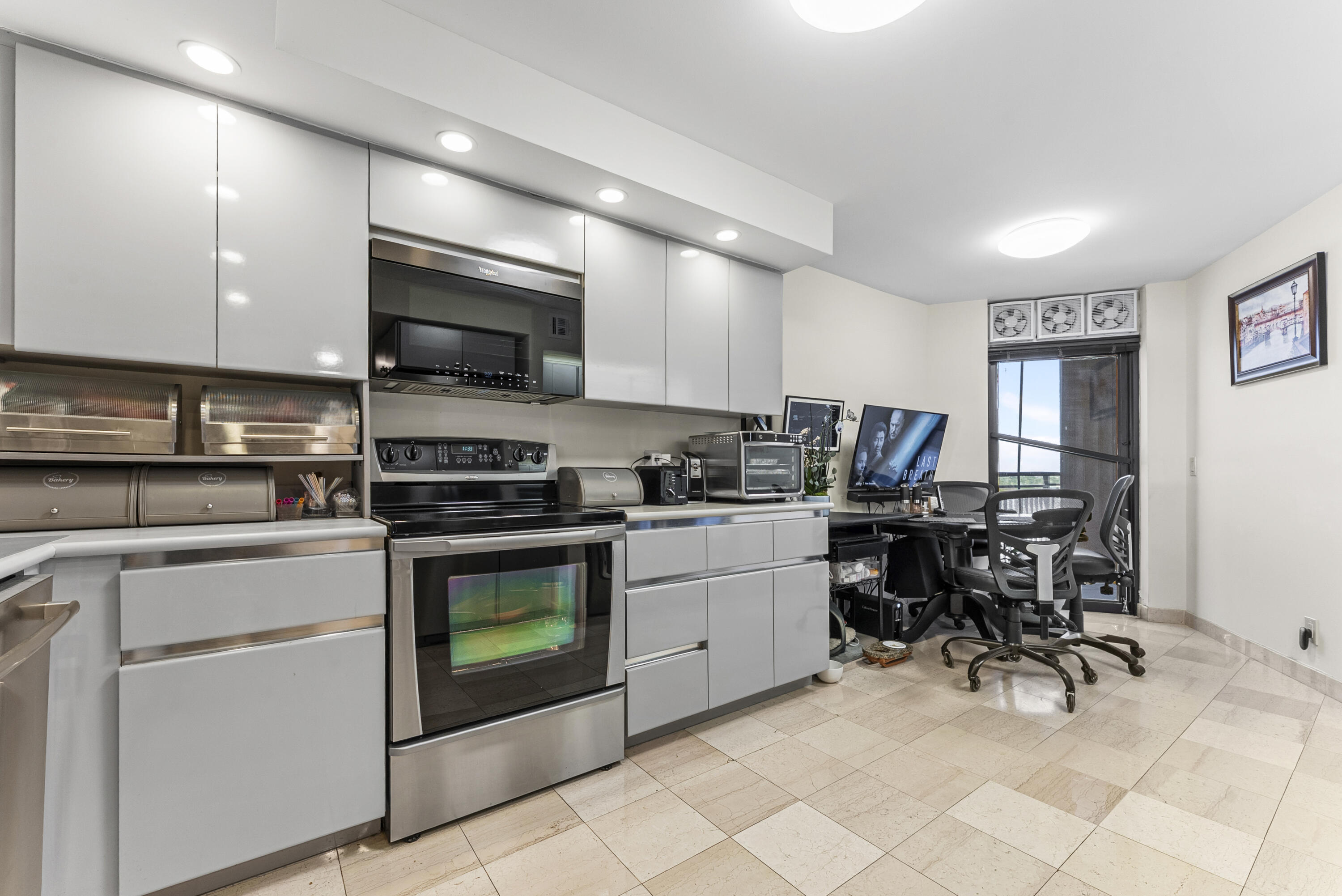 1167 Hillsboro Mile, Unit 709 Pompano Beach, FL 33062 - Photo 24 of 59 DSC03058