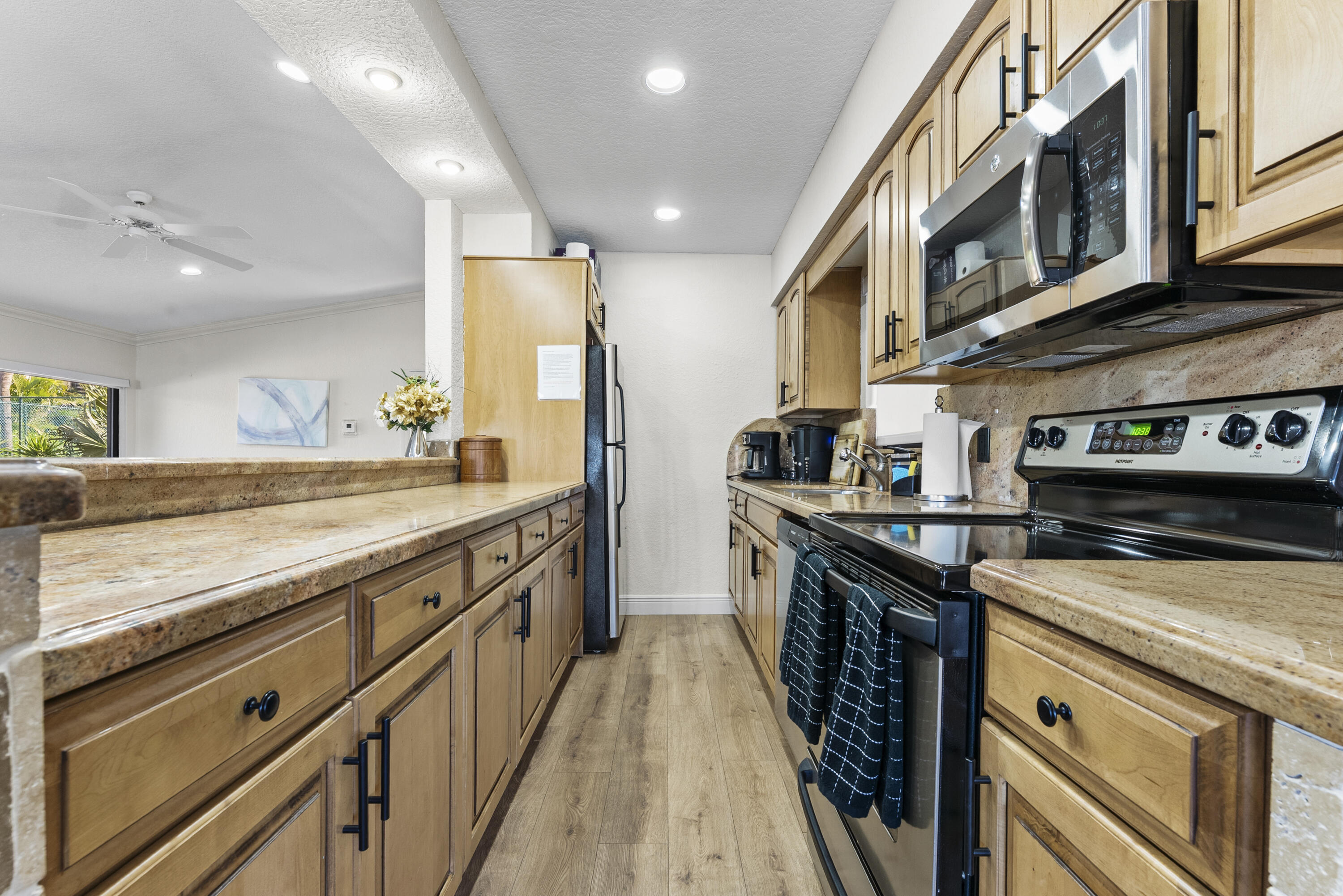 1167 Hillsboro Mile, Unit 709 Pompano Beach, FL 33062 - Photo 49 of 59 DSC02877