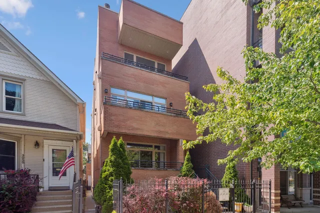$665,000 | 3052 North Oakley Avenue, Unit 1, Chicago, IL 60618