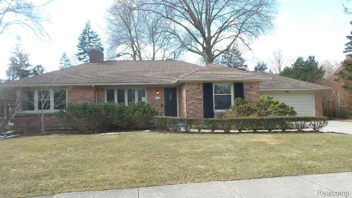 417 Lexington Road Grosse Pointe, MI 48236 - Photo 1 of 22 20190401_114303_resized.jpg