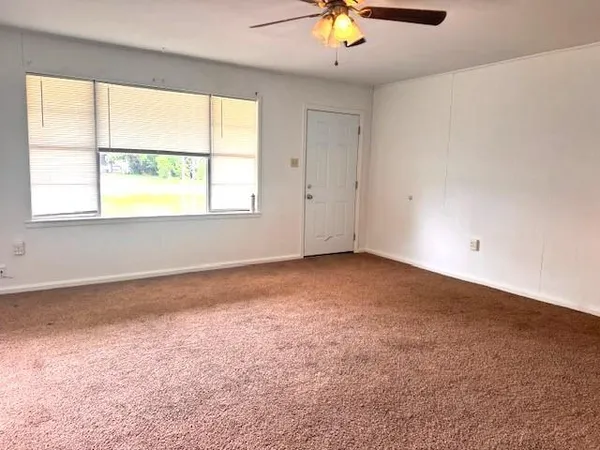 $1,300 | 512 South Colorado Street, Whitney, TX 76692