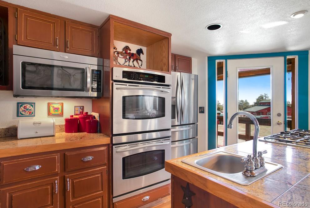 559 Cherokee Meadows Road Livermore, CO 80536 - Photo 8 of 33 Gallery Image 8