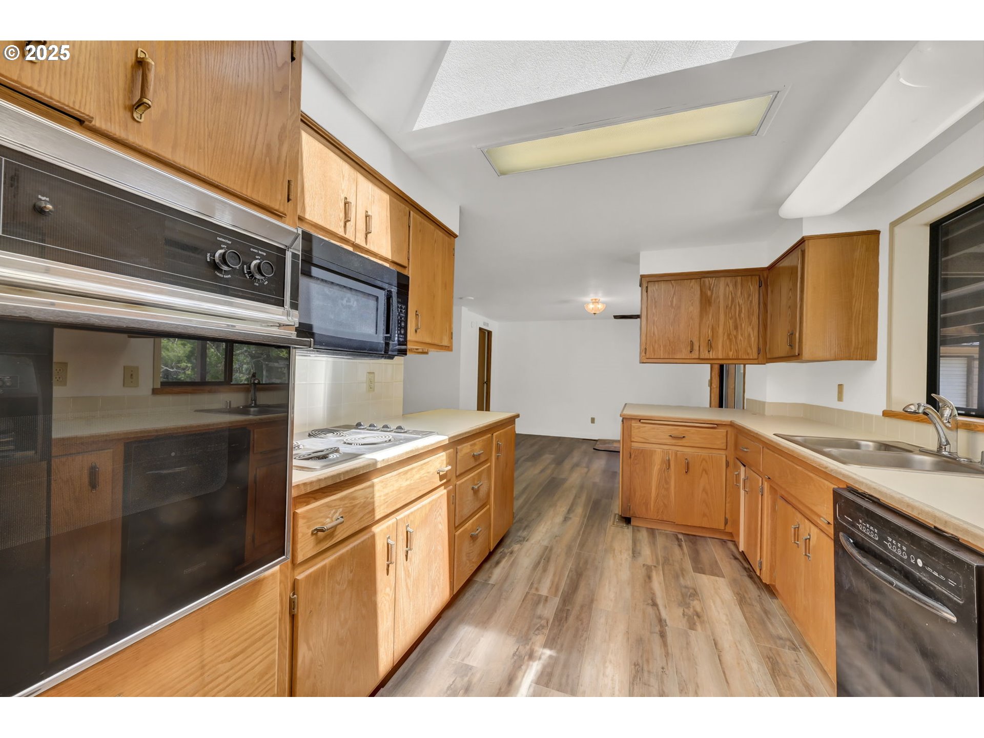 7349 Henderer Road Elkton, OR 97436 - Photo 11 of 48