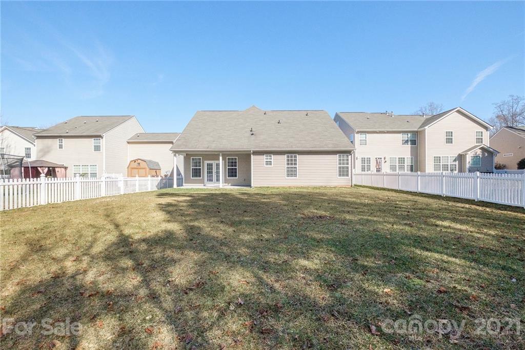 17107 Hampton Trace Road Huntersville, NC 28078 - Photo 5 of 18 a house view with a garden space