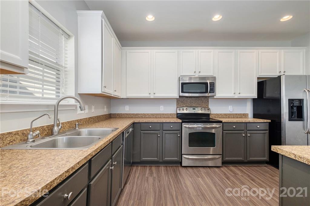 17107 Hampton Trace Road Huntersville, NC 28078 - Photo 6 of 18 a kitchen with stainless steel appliances granite countertop a sink stove and refrigerator