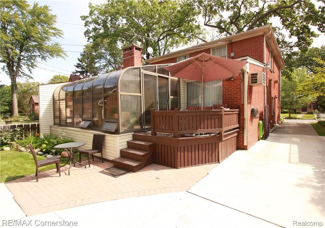 20035 Lichfield Road Detroit, MI 48221 - Photo 4 of 32 lichfield deck.jpg