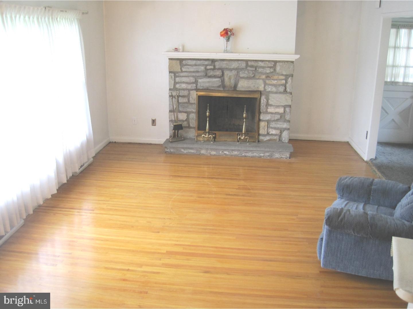1940 Hemlock Road Norristown, PA 19403 - Photo 4 of 23 Living Room