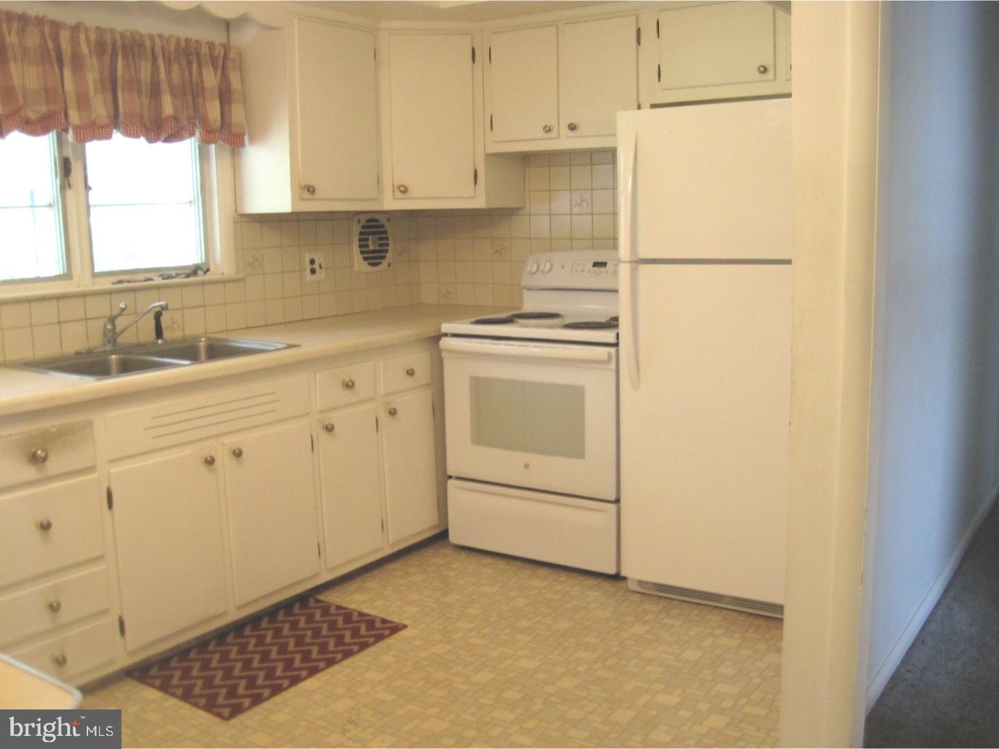 1940 Hemlock Road Norristown, PA 19403 - Photo 6 of 23 Kitchen