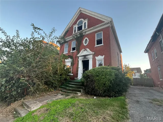 $29,900 | 5044 Raymond Avenue, St. Louis, MO 63113