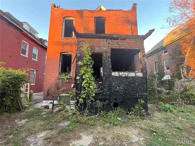 $29,900 | 5044 Raymond Avenue, St. Louis, MO 63113