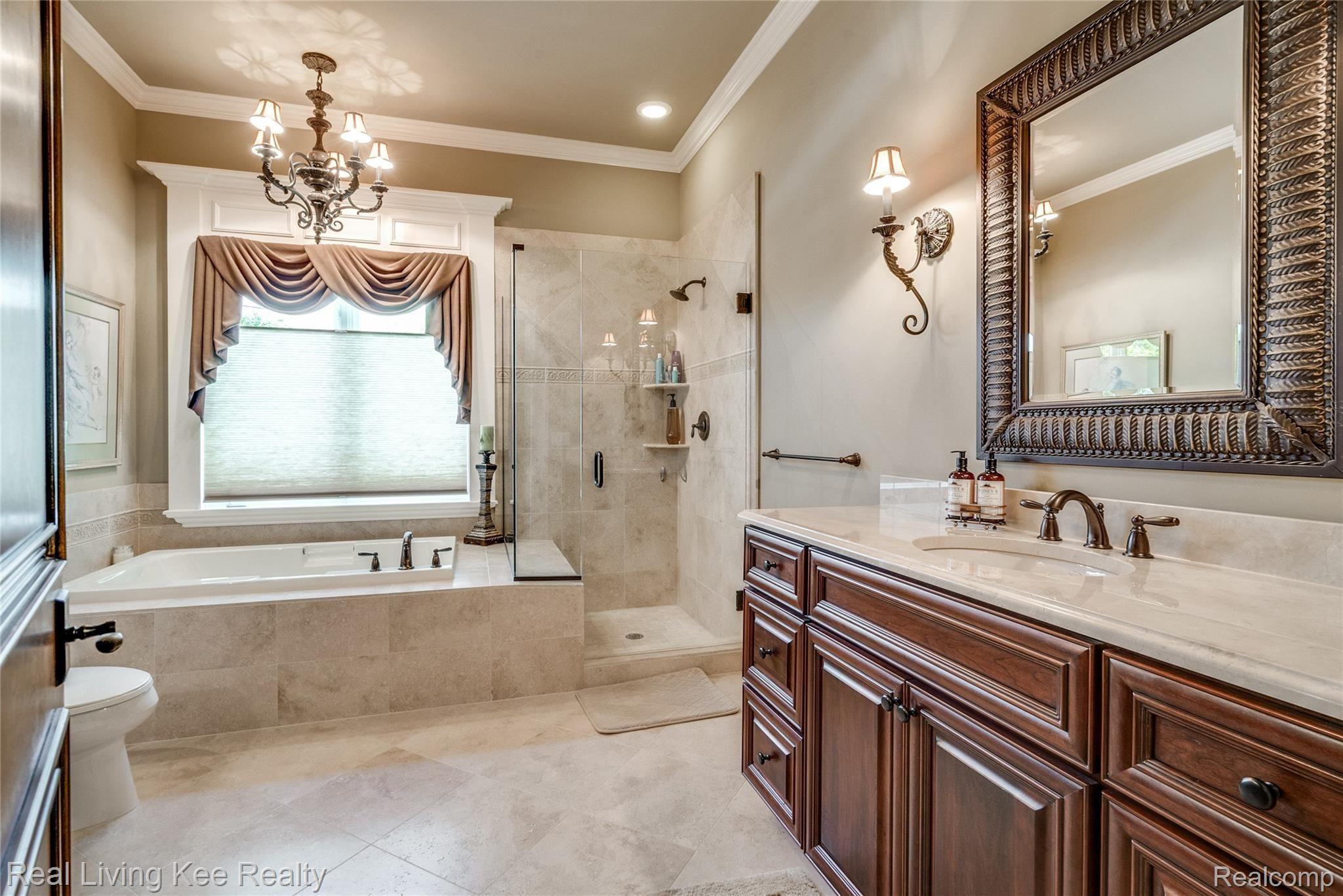 563 Wellington Circle Rochester, MI 48309 - Photo 52 of 68 Interiors (38 of 62).jpg