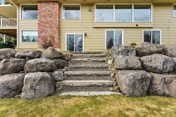 $899,000 | 23626 North Perry Road, Colbert, WA 99005