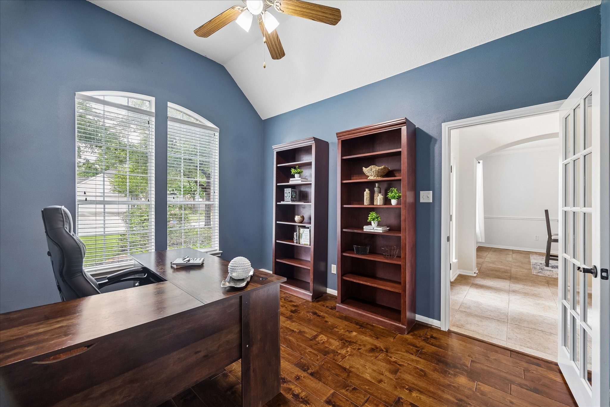 9122 Memorial Valley Drive Spring, TX 77379 - Photo 7 of 35 a view of a livingroom with furniture