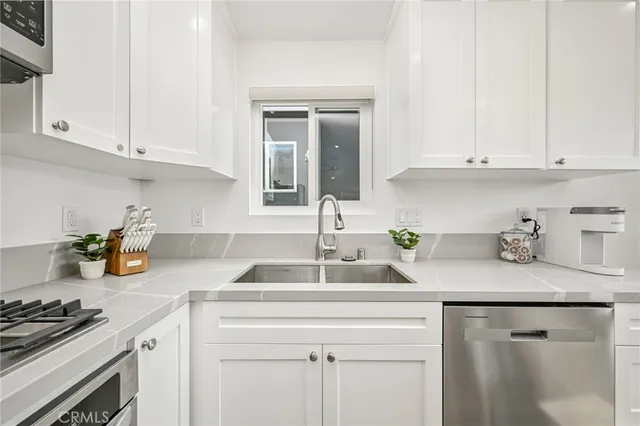 $3,150,000 | 205 42nd Street, Newport Beach, CA 92663