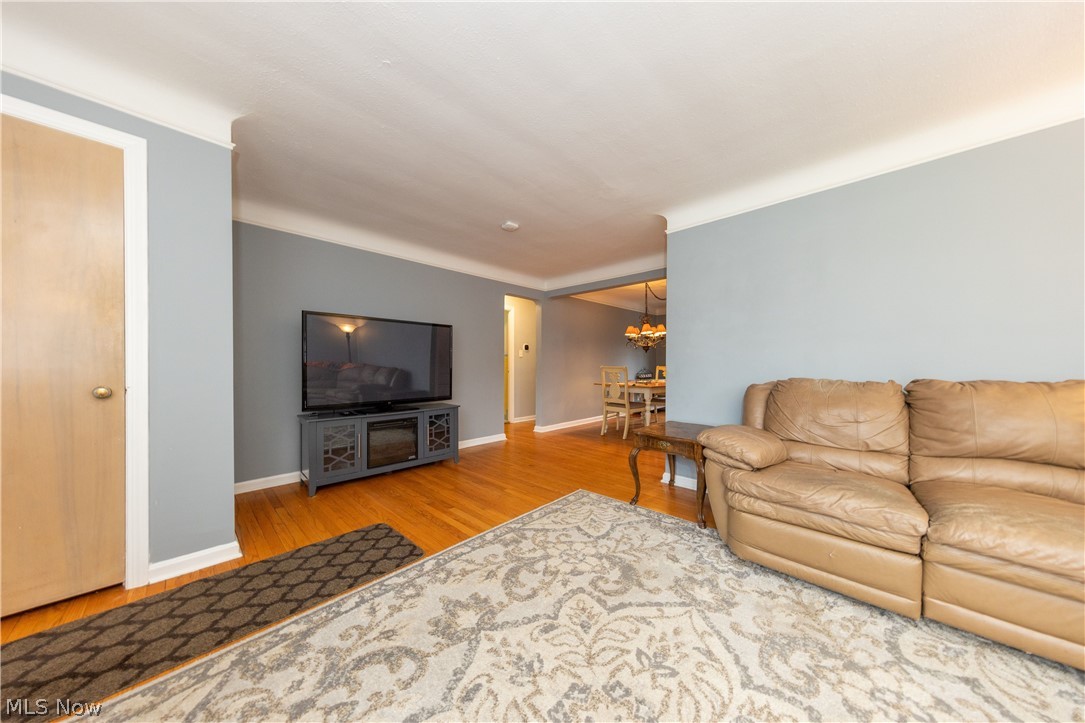 944 Richmond Road Cleveland, OH 44124 - Photo 5 of 32