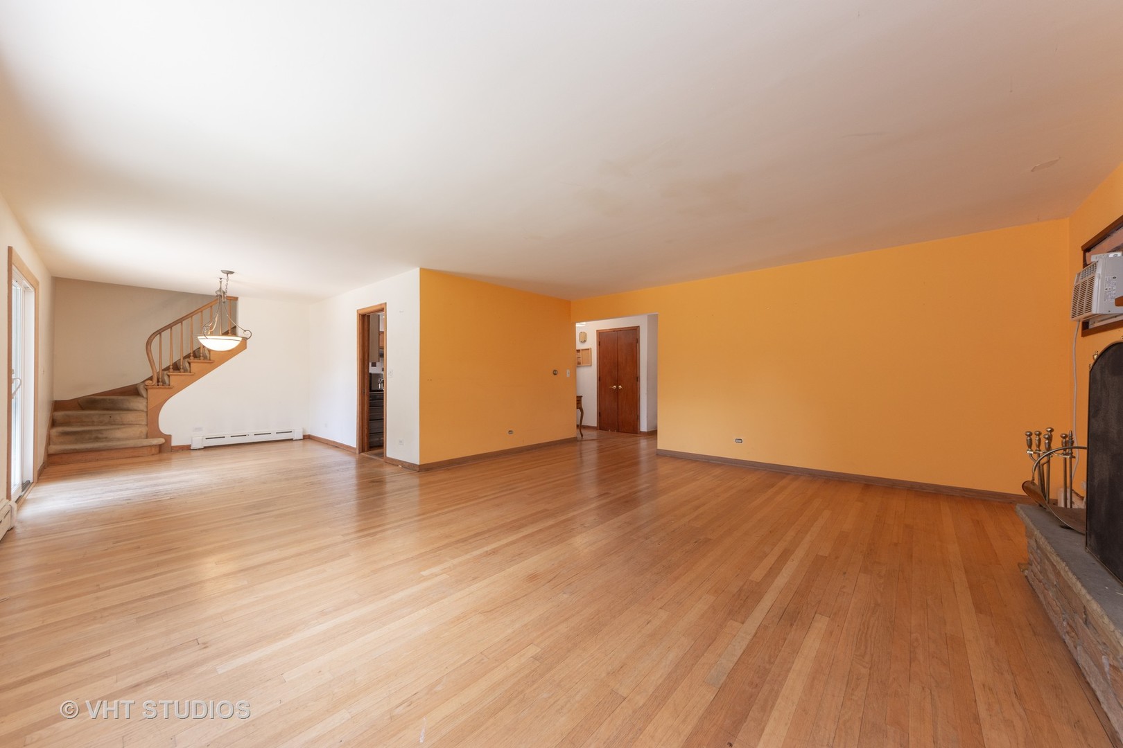 403 North Plum Grove Road Palatine, IL 60067 - Photo 4 of 11 a view of empty room with wooden floor