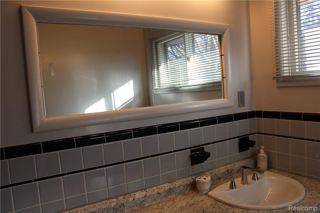 28391 Bay Tree Road Farmington, MI 48334 - Photo 22 of 74 IMG_0026.JPG