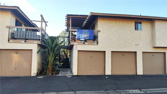 a house view with a outdoor space