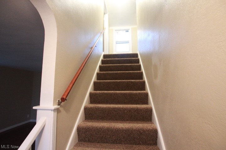 3606 Shelby Road Youngstown, OH 44511 - Photo 11 of 33 View of stairway