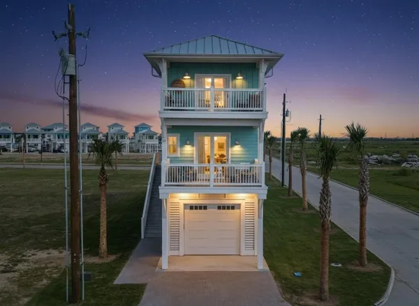 $995,000 | 699 Seaside Drive, Crystal Beach, TX 77650