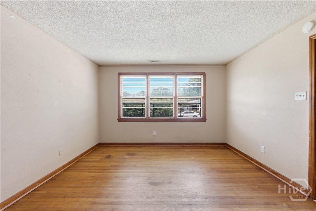2359 Pinetree Road Savannah, GA 31404 - Photo 10 of 40 Living Room