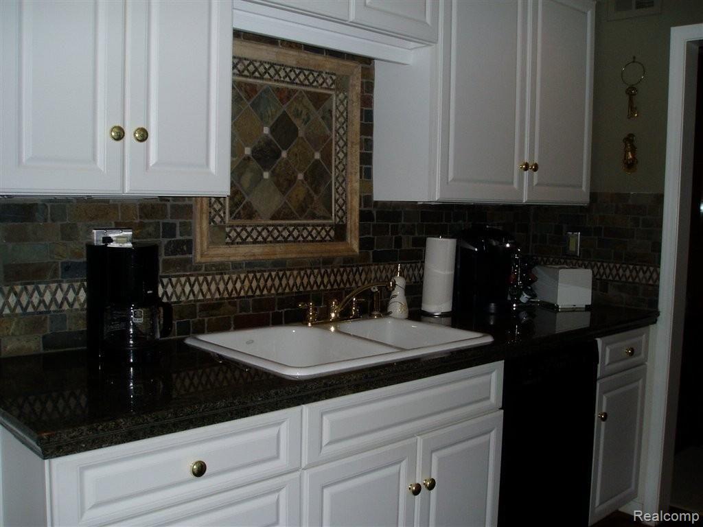 1798 Vernier Road Grosse Pointe, MI 48236 - Photo 4 of 19 P1010017.JPG