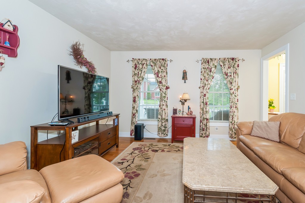 23 Vista Circle Rutland, MA 01543 - Photo 4 of 21 Gallery Image 4