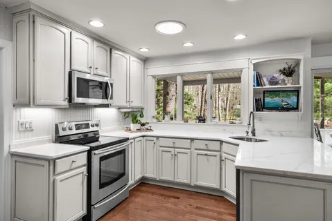 $685,000 | 2 Strafford Court, Medford, NJ 08055