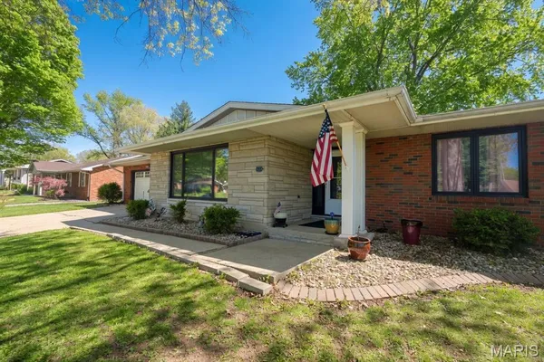 $299,000 | 212 North Deneen Street, Staunton, IL 62088