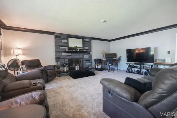 $299,000 | 212 North Deneen Street, Staunton, IL 62088