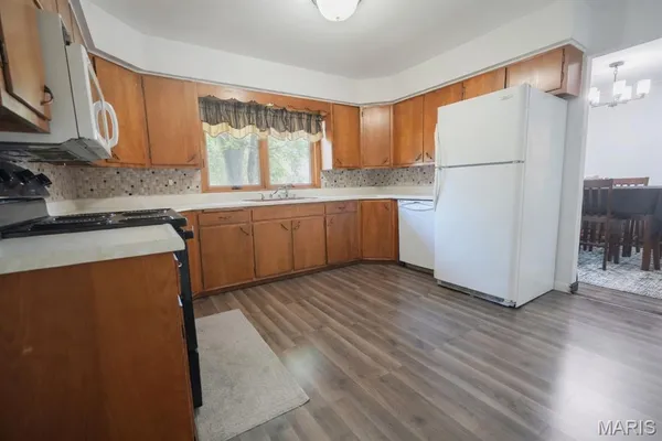 $299,000 | 212 North Deneen Street, Staunton, IL 62088