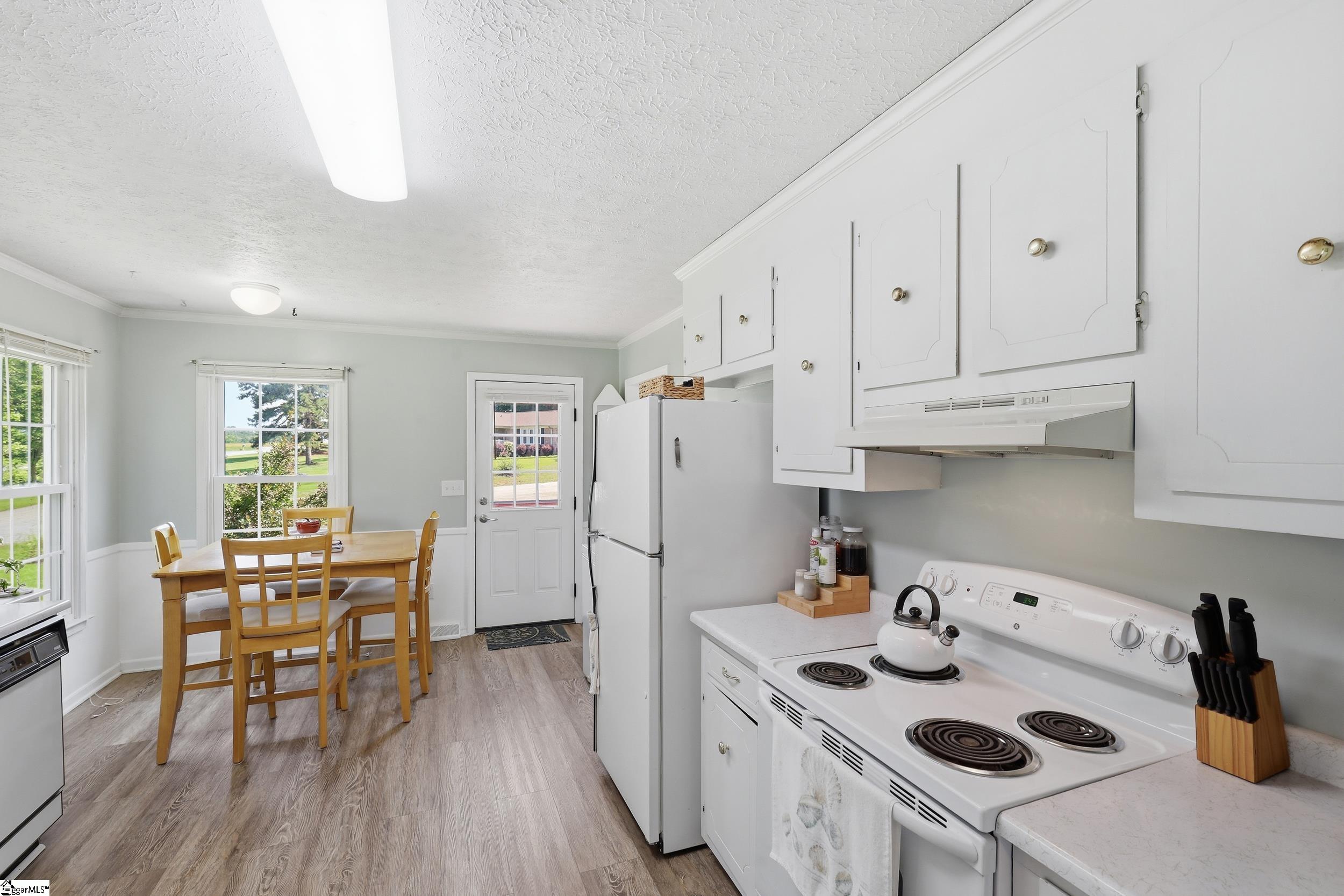 100 Elm Court Easley, SC 29642 - Photo 6 of 35