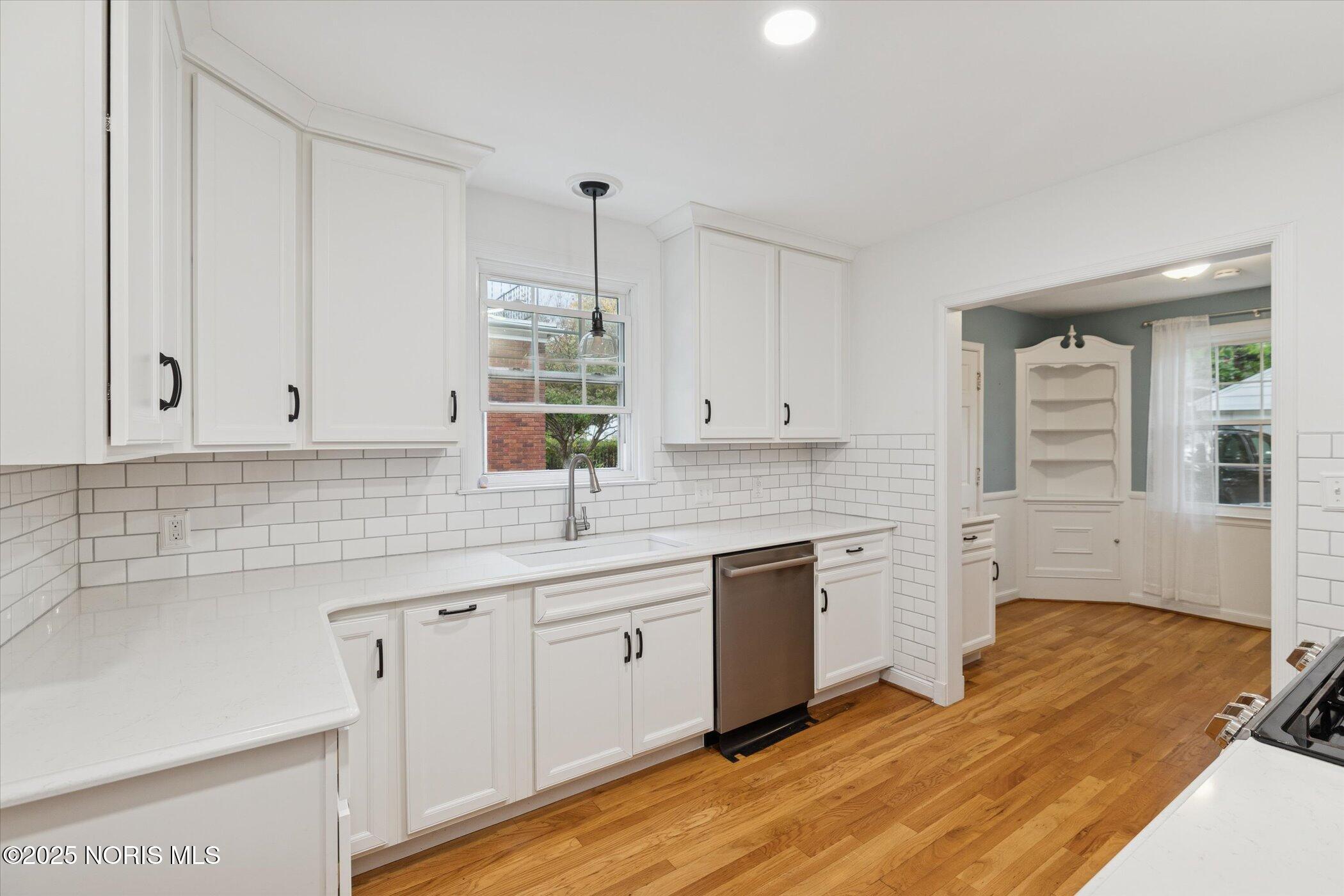 3324 Pelham Road Toledo, OH 43606 - Photo 25 of 59 28-3324-Pelham-Rd-WindowStill-Photograph