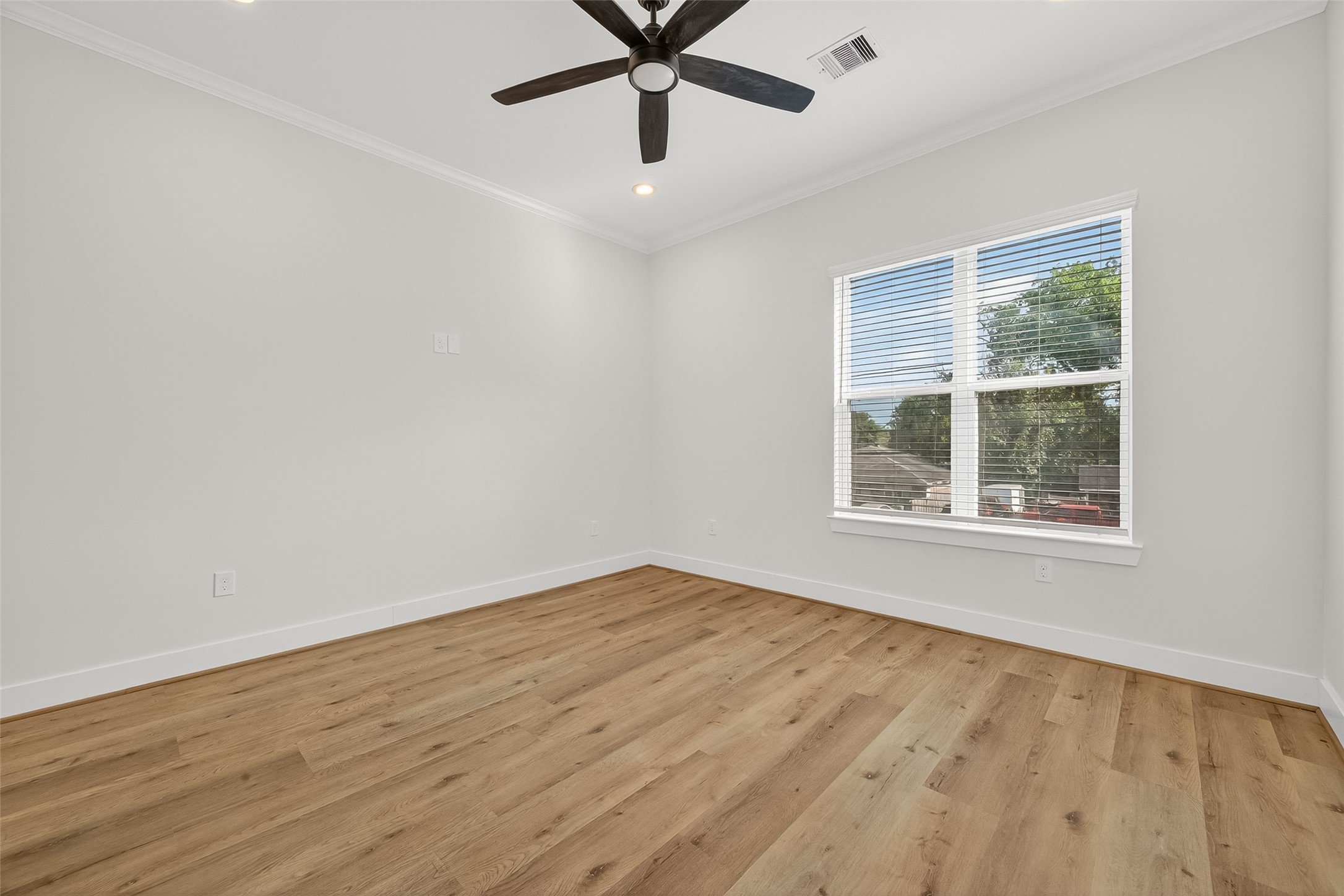 808 Fortune Street, Unit A Houston, TX 77088 - Photo 18 of 38 Primary bedroom