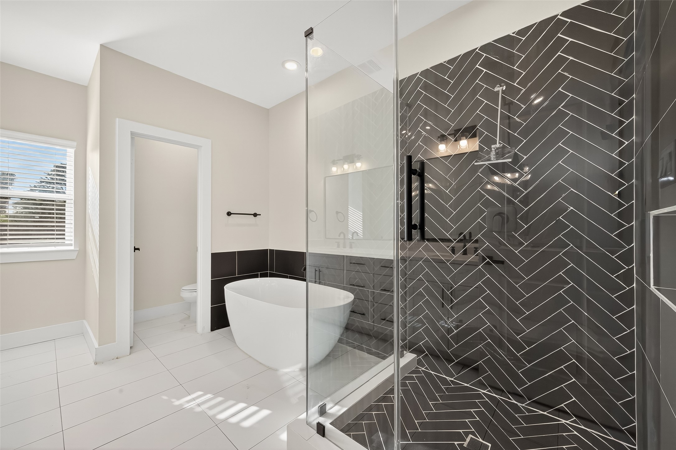 808 Fortune Street, Unit A Houston, TX 77088 - Photo 21 of 38 Primary bath with soaking tub and separate glass enclosed shower