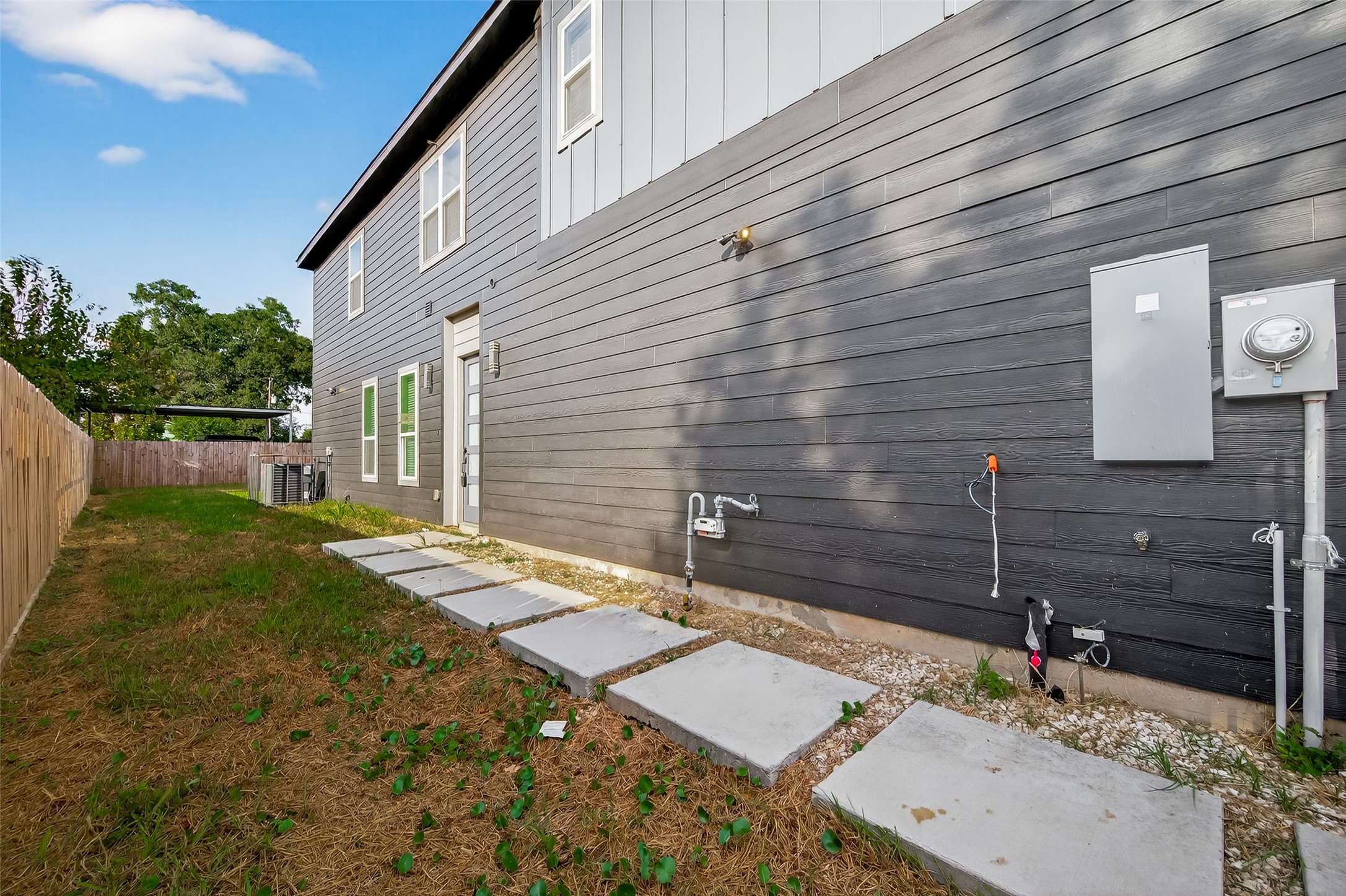 808 Fortune Street, Unit A Houston, TX 77088 - Photo 3 of 38 Main entry on side of property for extra privacy