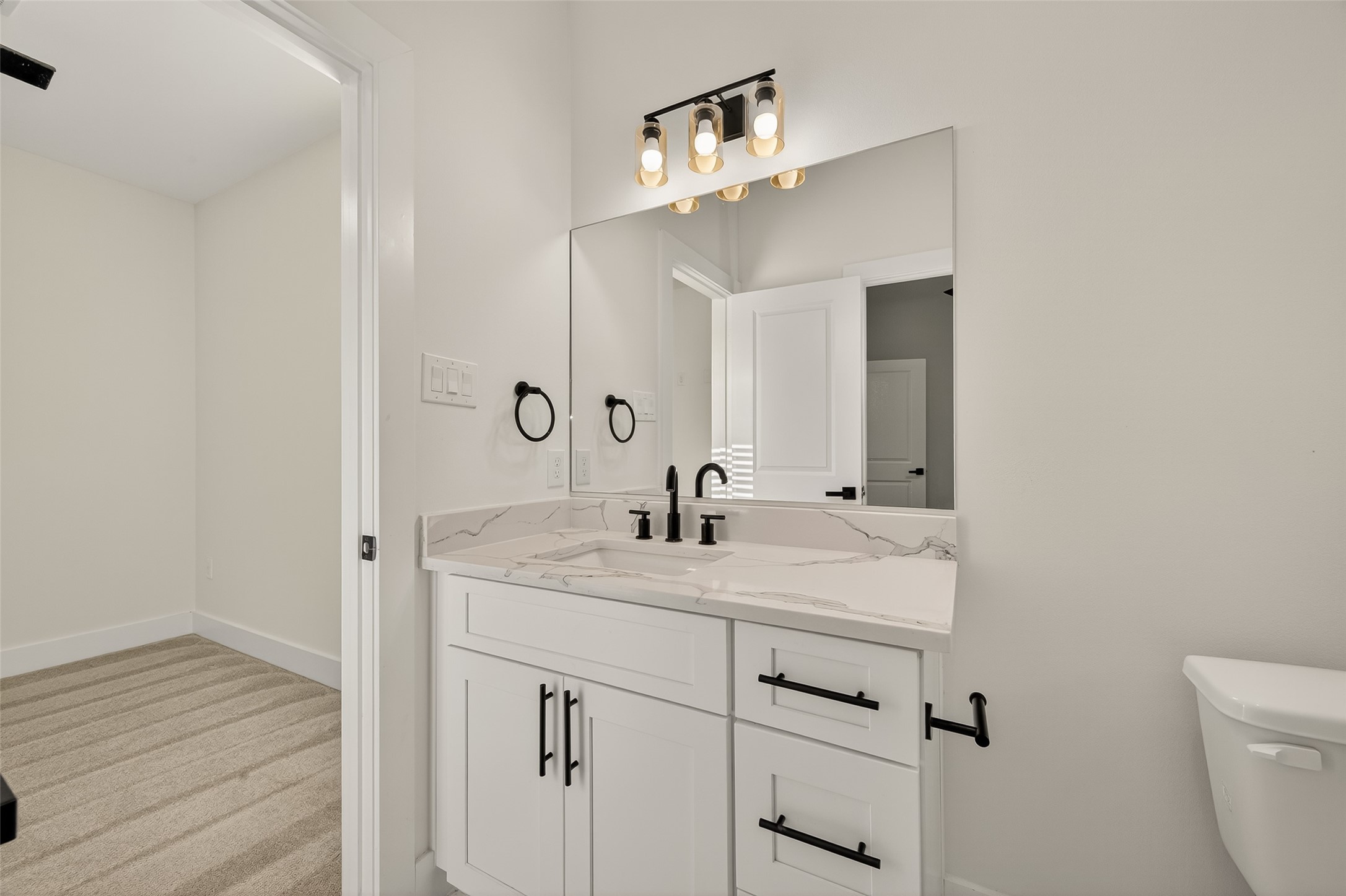 808 Fortune Street, Unit A Houston, TX 77088 - Photo 30 of 38 Another view of Jack and Jill bath