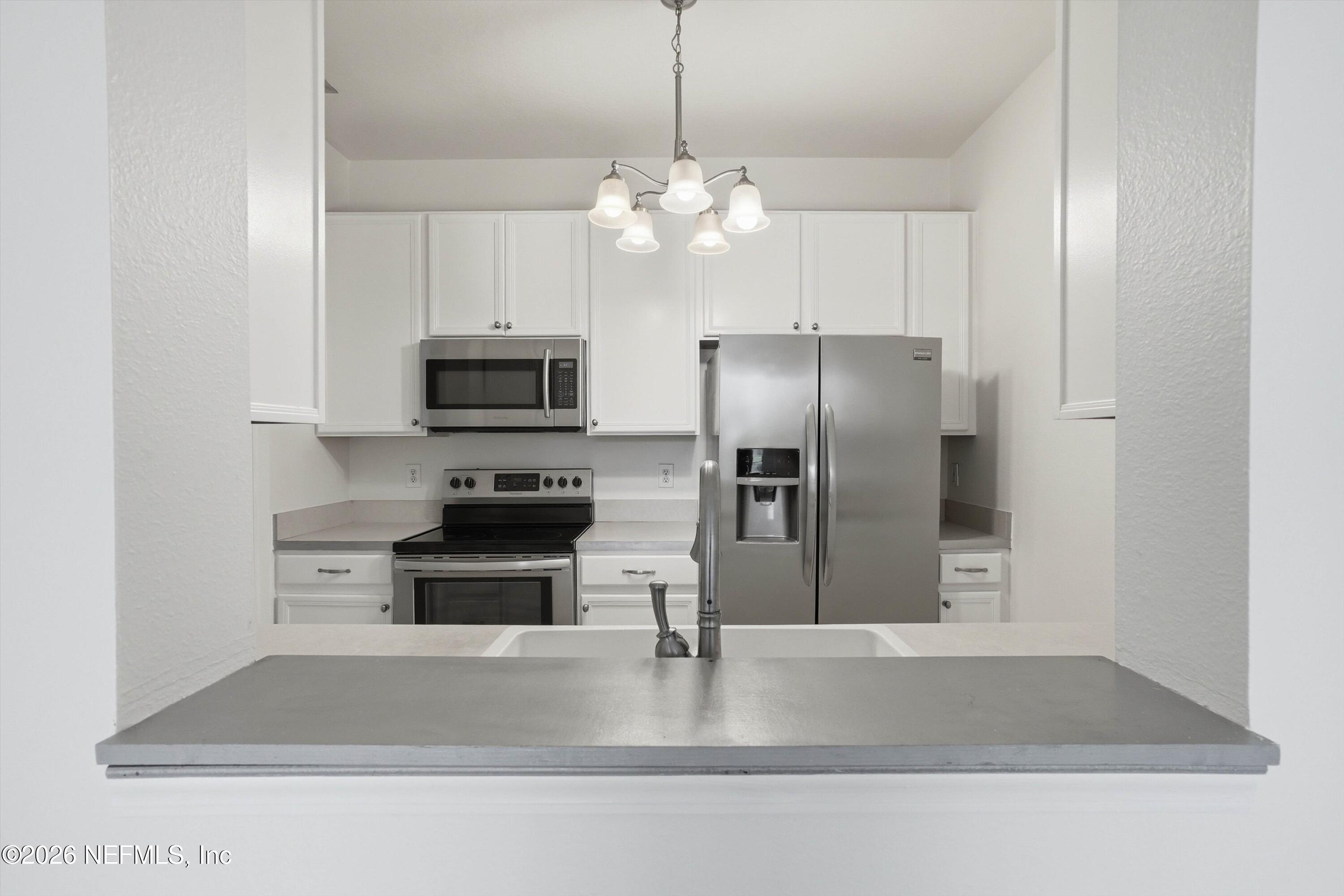 7990 Baymeadows Road East, Unit 918 Jacksonville, FL 32256 - Photo 19 of 37 09-Kitchen
