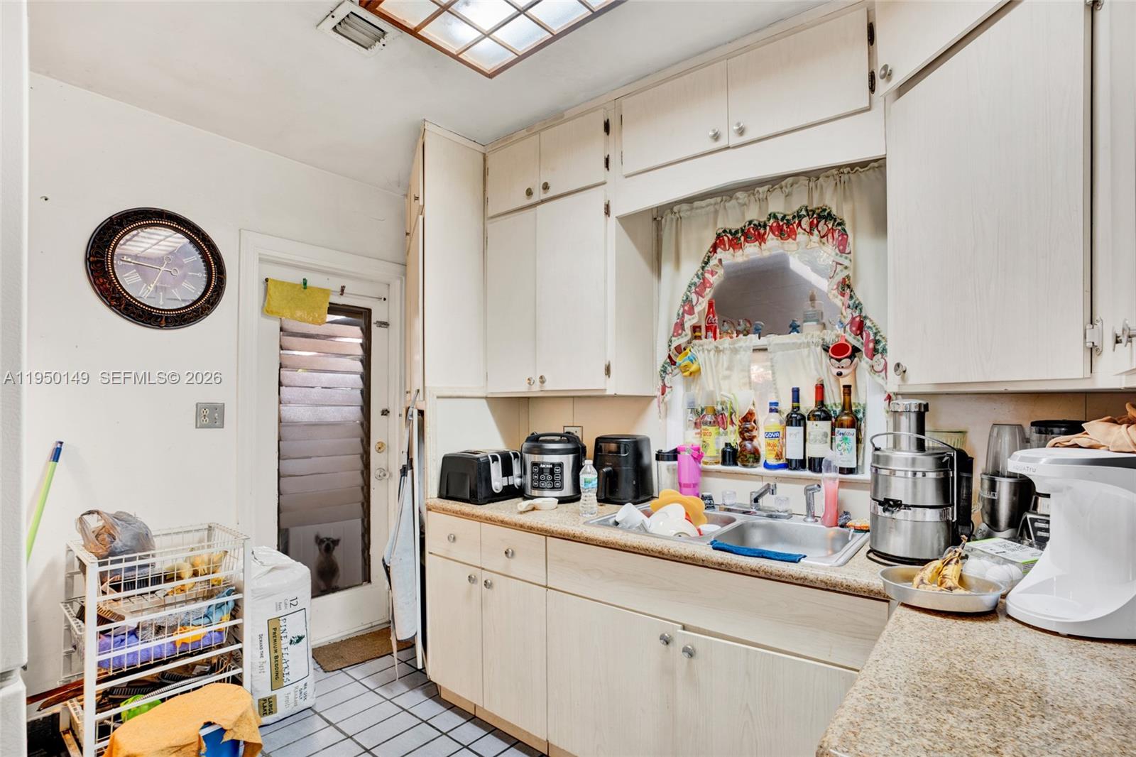 5955 Southwest 4th Street Miami, FL 33144 - Photo 7 of 18