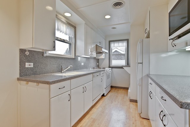 317 South Pine Street Mount Prospect, IL 60056 - Photo 9 of 20