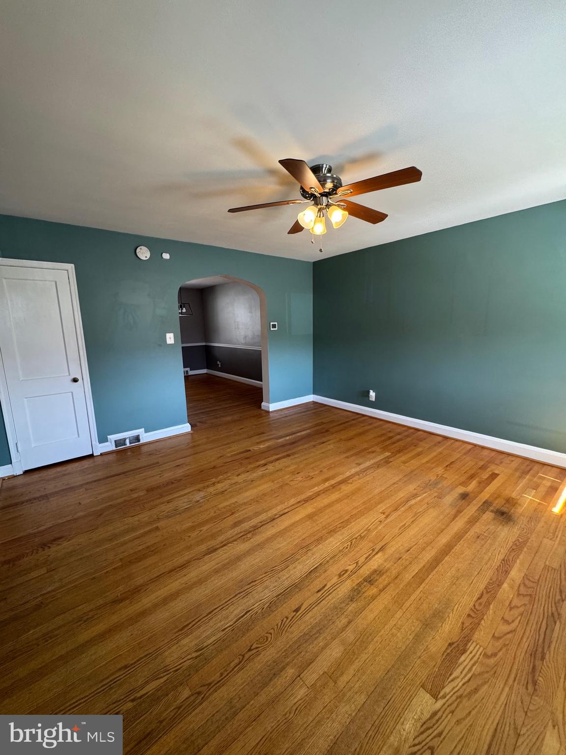 1052 Downton Road Baltimore, MD 21227 - Photo 2 of 55