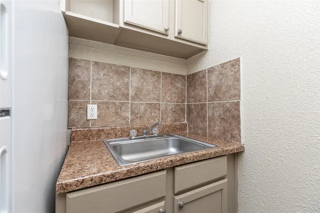 $875 | 1840 Richmond Avenue, Unit 3, Houston, TX 77098
