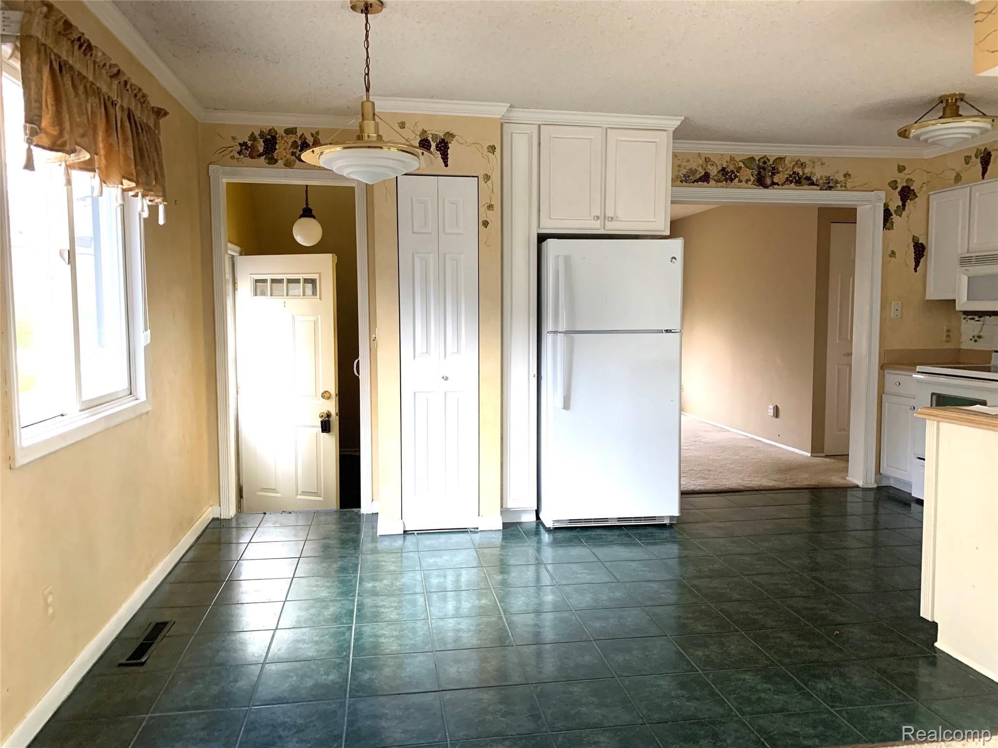 6288 East Potter Road Burton, MI 48509 - Photo 9 of 22 IMG-1520.jpg