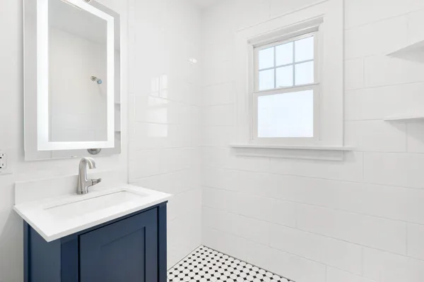 $124,900 | 301 West Oakland Avenue, Unit 4, Austin, MN 55912