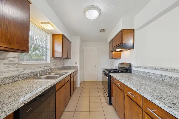 $1,690 | 2723 North Brompton Drive, Pearland, TX 77584